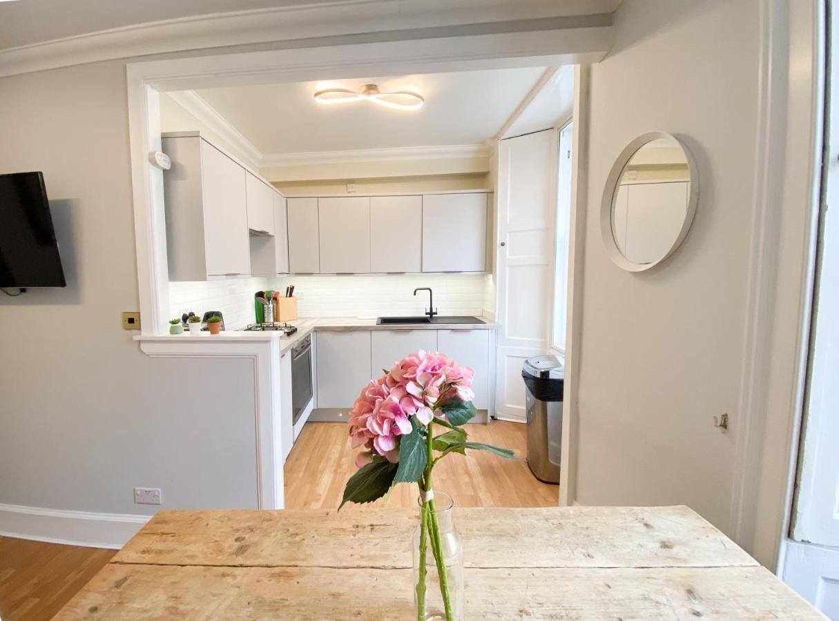 Rose Street'S Hidden Treasure- 2Bed Newly Refurbished Apt Единбург Екстер'єр фото